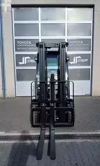 Treibgasstapler 2026  Toyota 8FGJF35 (2)