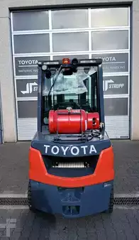 Treibgasstapler 2026  Toyota 8FGJF35 (3)