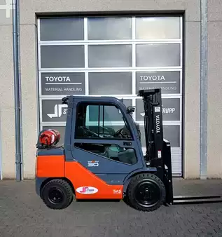 Treibgasstapler 2026  Toyota 8FGJF35 (4)