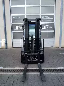 Treibgasstapler 2026  Toyota 8FGF25 (2)