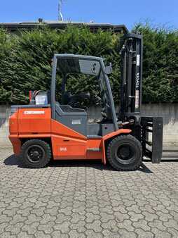 Carrelli elettrici 4 ruote 2015  Toyota 8FBMHT85 (2)