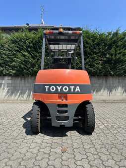Carrelli elettrici 4 ruote 2011  Toyota 7FBMF45 (3)