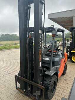 Treibgasstapler 2014  Toyota 02 8FGJF35 (1)