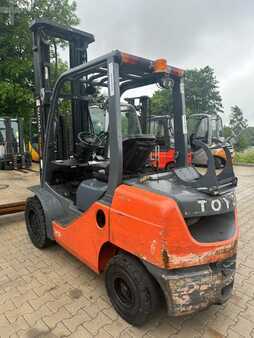 Treibgasstapler 2014  Toyota 02 8FGJF35 (2)