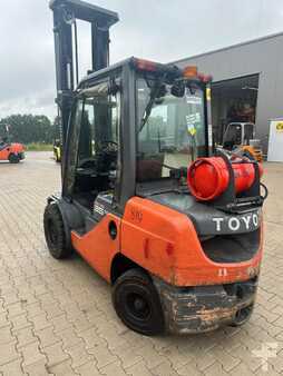 Treibgasstapler 2013  Toyota 02 8FGJF35 (2)