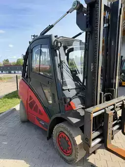 Treibgasstapler 2022  Linde H40T-02 (2)