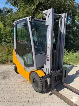 Treibgasstapler 2018  Jungheinrich TFG316s (1)