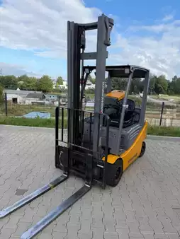 Elektro 4 Rad  Jungheinrich EFG320 (1)