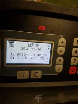 Oldalvillás 2010  Toyota RRE160E (2)