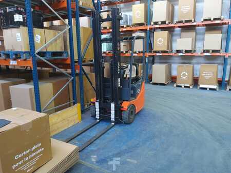 Eléctrica de 3 ruedas 2019  Toyota 7FBEST10 (1)