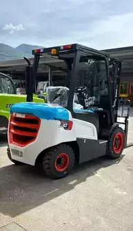 Carretilla elevadora diésel 2026  Doosan D30NPX (2)