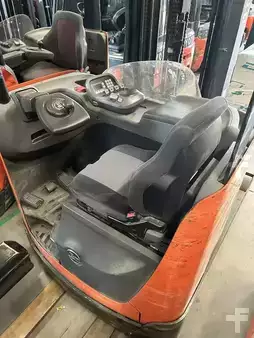 Carretilla retráctil 2016  Toyota BT RRE140B (4)