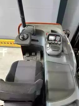 Carretilla retráctil 2016  Toyota BT RRE140B (3)