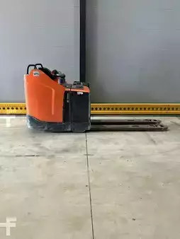 Porta-paletes elétrico 2015  Toyota BT LPE200 (1)