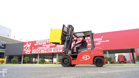 Carrelli elettrici 4 ruote 2025  EP Equipment CPD50L1 (12)