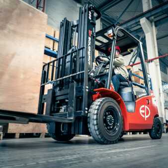 Carrelli elettrici 4 ruote 2025  EP Equipment EFL253 (4)