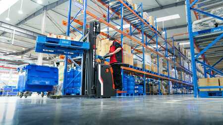 Carrelli elevatori per container 2025  EP Equipment RSL161 (5)