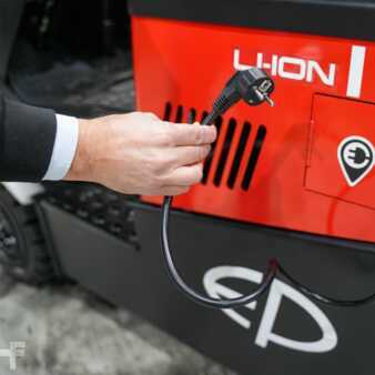 Carrelli elettrici 3 ruote 2025  EP Equipment CPD15TVL (3)