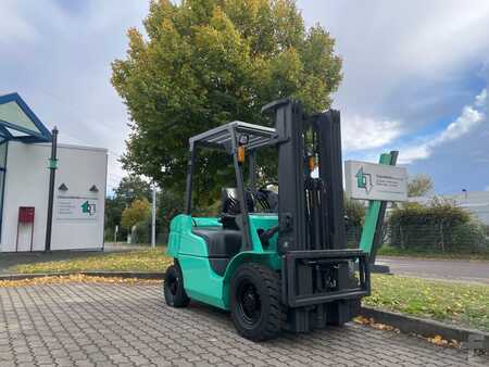 Dieselstapler 2010  Mitsubishi FD25NT (1)