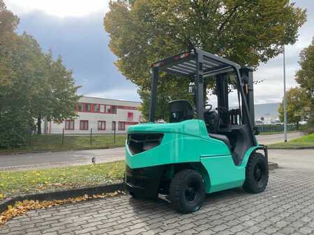 Diesel Forklifts 2010  Mitsubishi FD25NT (2)