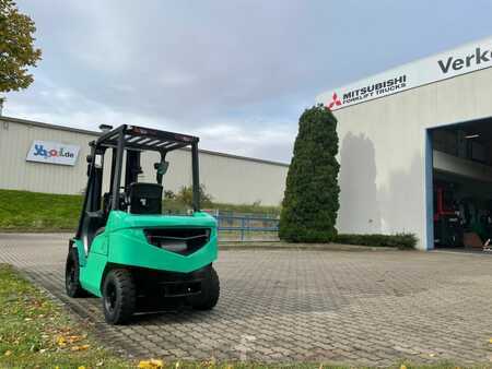 Diesel Forklifts 2010  Mitsubishi FD25NT (3)