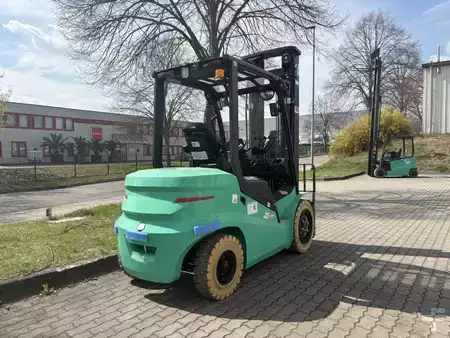 Electric - 4 wheels 2025  [div] ECB35QL - Lithium (4)