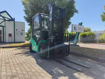 Elektro čtyřkolový VZV 2025  [div] ECB35QL - Lithium (2)