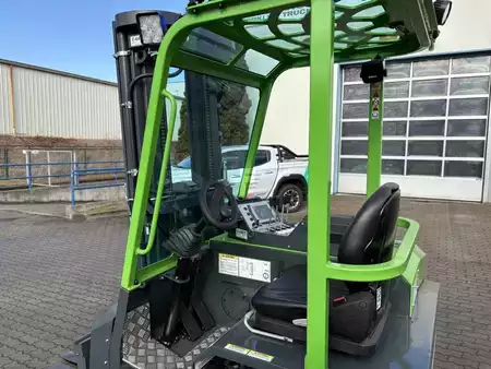 Carretilla de 4 vías 2025  Combilift CBE3000 4-Wege Stapler (6)