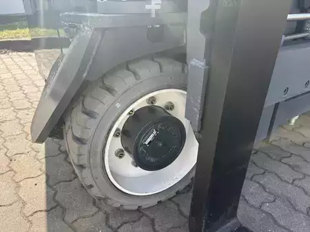 Four-way trucks 2026  Combilift CBE4000 4-Wege Stapler (8)