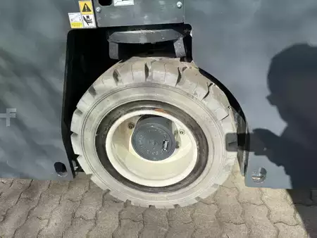 Four-way trucks 2026  Combilift CBE4000 4-Wege Stapler (9)