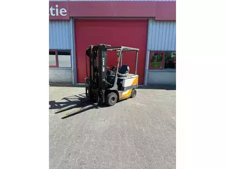 4-wiel elektrische heftrucks 2003  TCM FB25-7 (1)