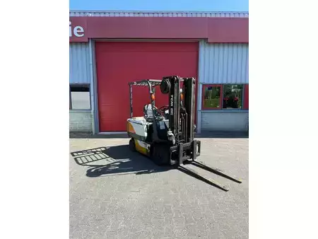 4-wiel elektrische heftrucks 2003  TCM FB25-7 (2)