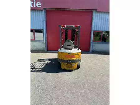 4-wiel elektrische heftrucks 2003  TCM FB25-7 (4)