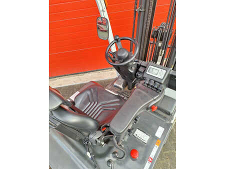 Carrelli elettrici 4 ruote 2014  Unicarriers AG1N1L20Q (2)