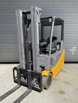 Carrelli elettrici 3 ruote 2017 Jungheinrich EFG 216 (1)