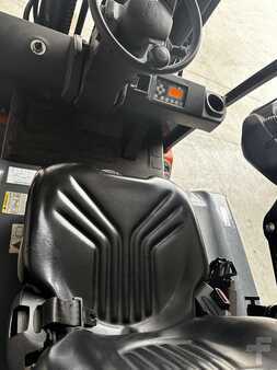 Carrelli elettrici 4 ruote 2018  Toyota 8FBMT30 (5)