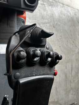 Carrelli elettrici 4 ruote 2018  Toyota 8FBMT30 (6)