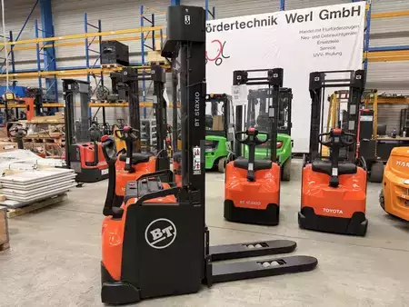 Stacker pedestre 2016  BT Hochhubwagen (1)