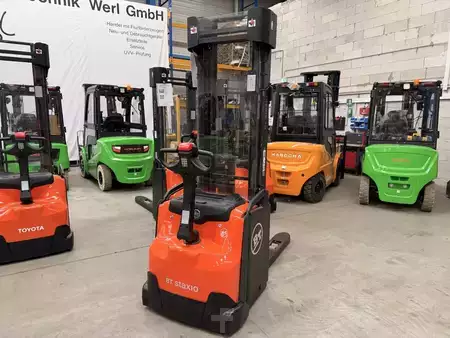 Stacker pedestre 2016  BT Hochhubwagen (3)