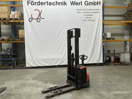 Stacker pedestre 2016  BT SWE 120 (1)