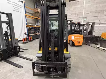 LPG heftrucks 2019  Yale GLP30VX (2)