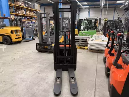 Wózek wysokiego podnoszenia 2018  Toyota SWE 160L (2)