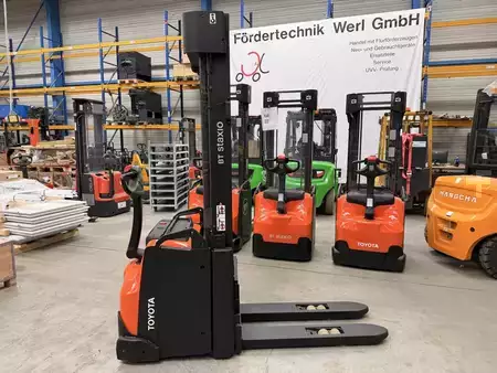 Wózek wysokiego podnoszenia 2018  Toyota Hochhubwagen (1)