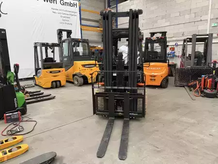 Carretilla elevadora diésel 2025  Noblelift CPCD30T (2)