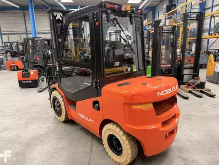 Carretilla elevadora diésel 2025  Noblelift CPCD30T (3)