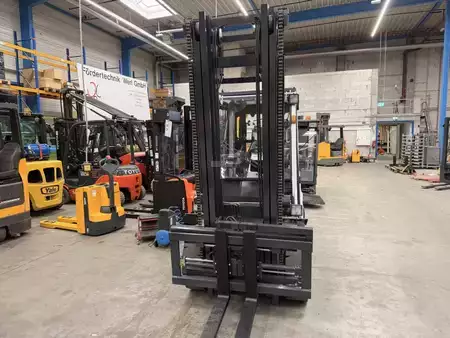 Empilhador diesel 2016  Nissan YG1D2A30Q (3)
