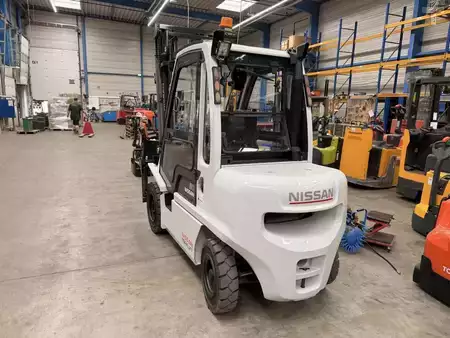 Empilhador diesel 2016  Nissan YG1D2A30Q (4)