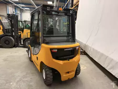 Dieselstapler 2018  Jungheinrich DFG 425s (3)