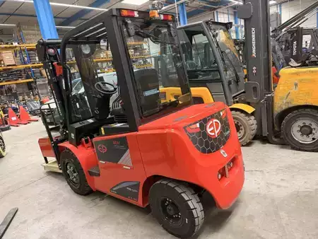 Elektro čtyřkolový VZV 2024  EP Equipment EFL302X4 (3)