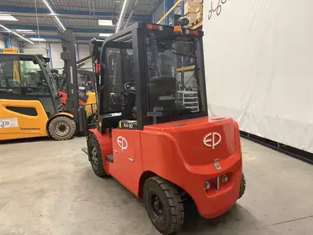 Elektro čtyřkolový VZV 2024  EP Equipment EFL302X4 (4)